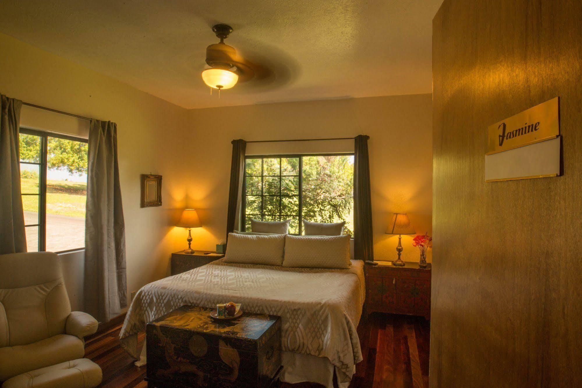 The Inn At Kulaniapia Falls Hilo Exterior photo